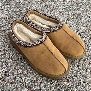 Brown slippers for women